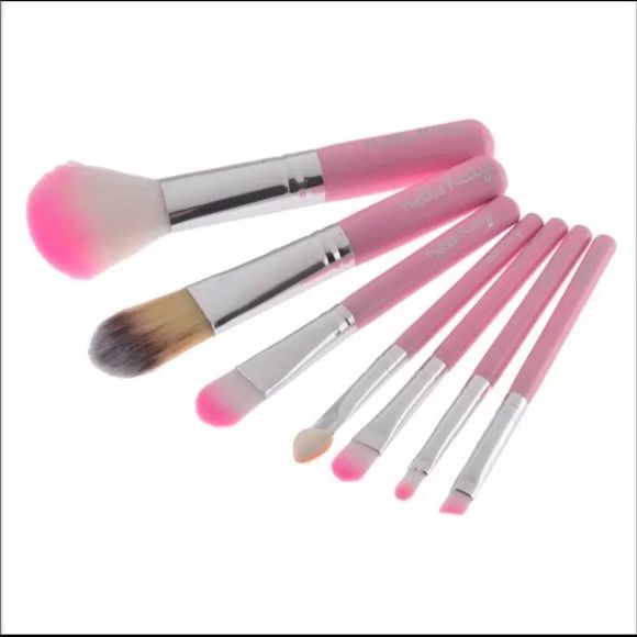 7 Piece Pink Hello Kitty Makeup Brushes - Picture 5 of 7